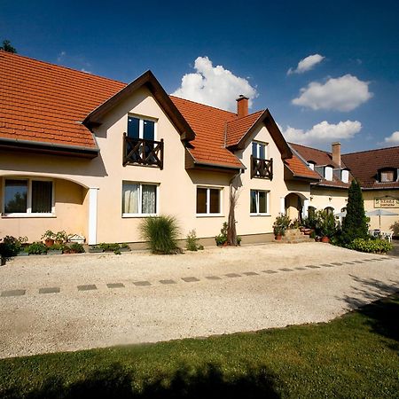 Keszi Panzio Hotel Budakeszi Exterior photo