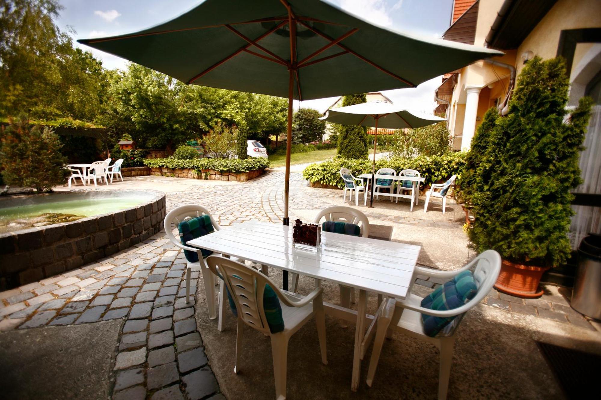 Keszi Panzio Hotel Budakeszi Exterior photo