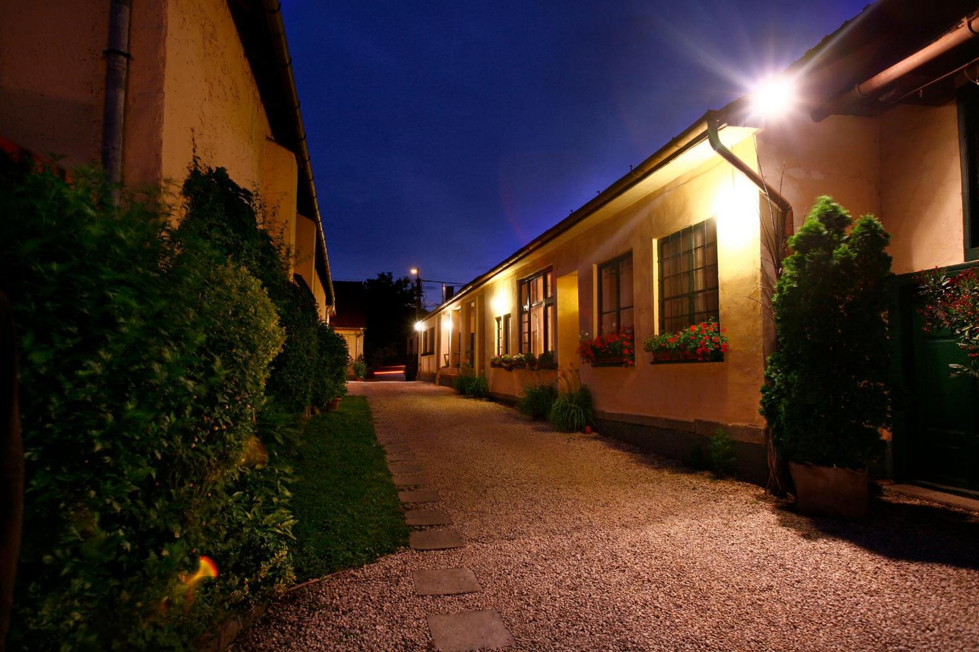 Keszi Panzio Hotel Budakeszi Exterior photo