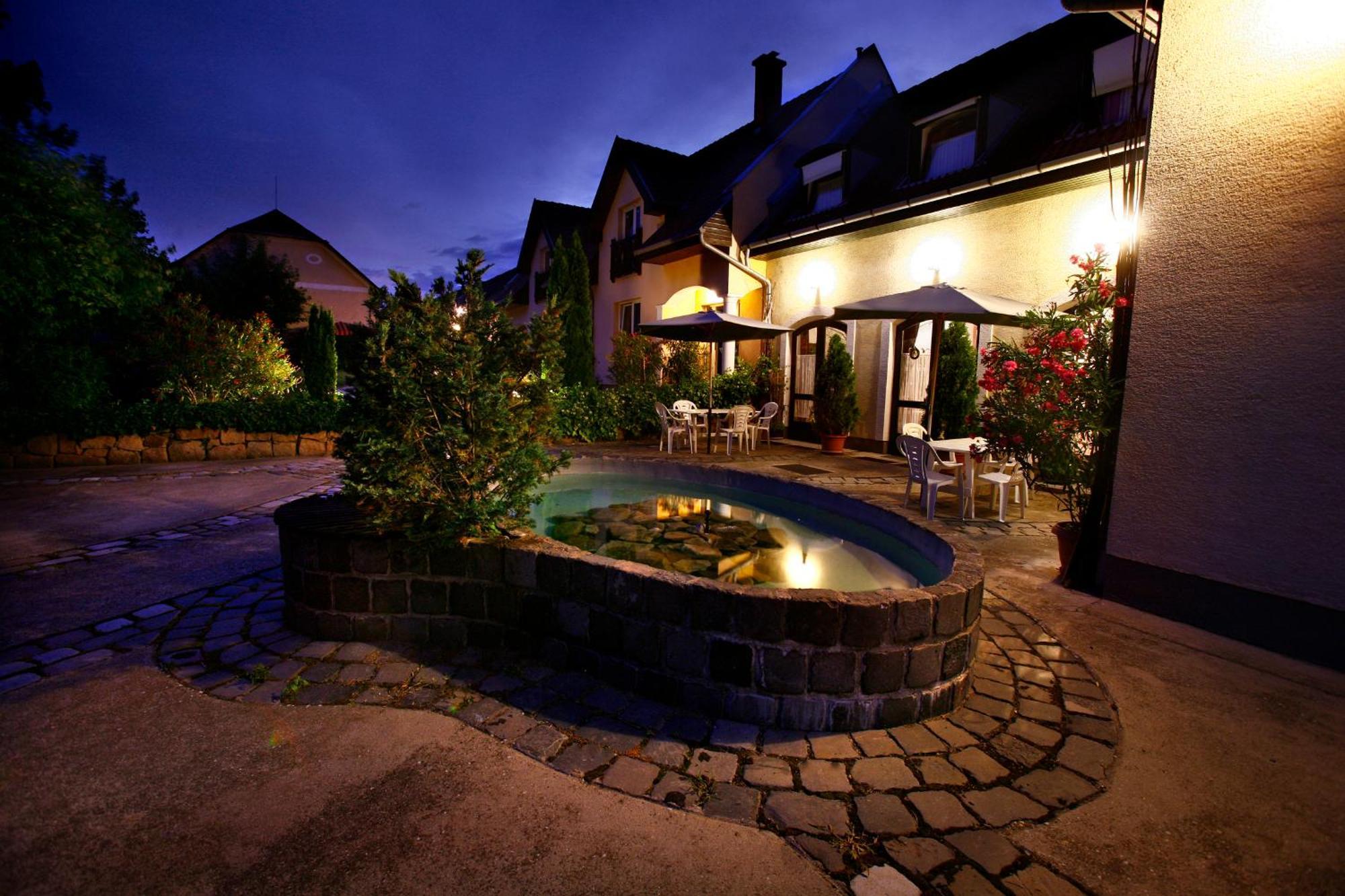 Keszi Panzio Hotel Budakeszi Exterior photo