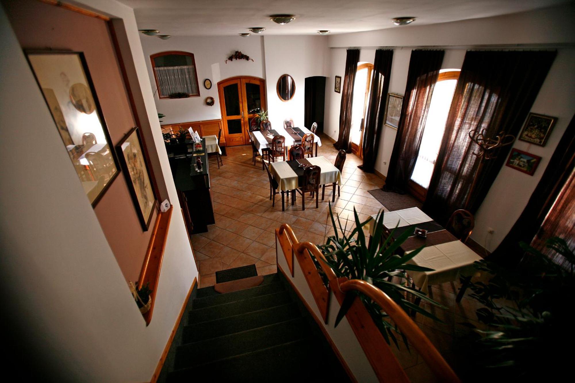 Keszi Panzio Hotel Budakeszi Exterior photo