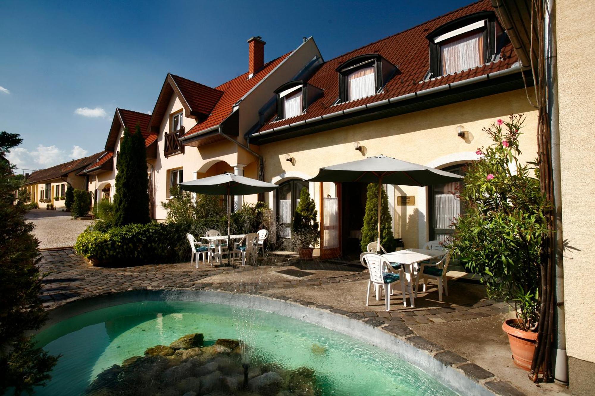 Keszi Panzio Hotel Budakeszi Exterior photo